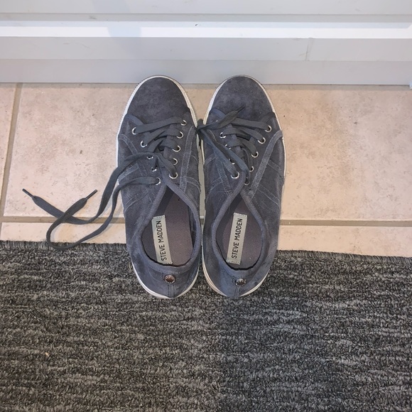 Steve Madden Grey Platform Fancy Sneaker - Picture 2 of 3